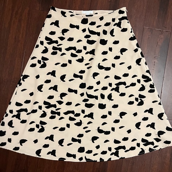 New York & Company Dresses & Skirts - New York and Company Midi skirt
